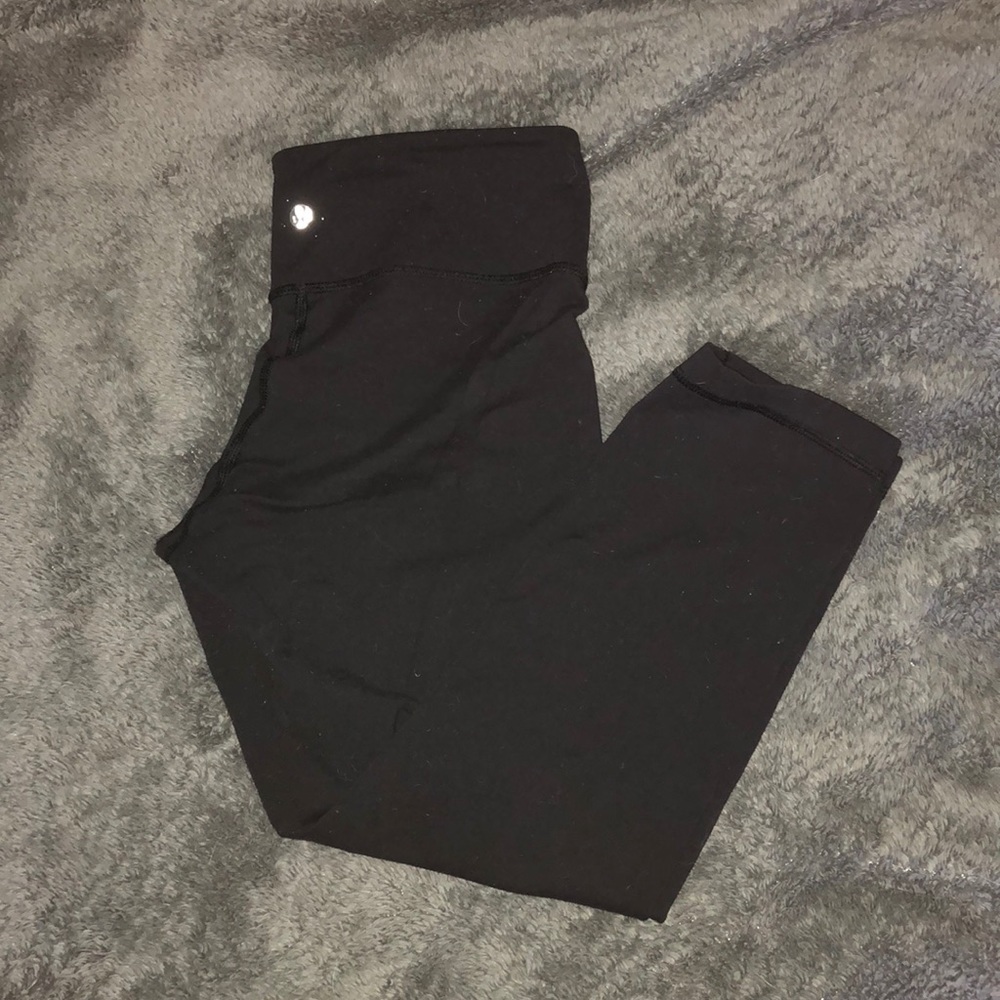 Black Cropped LuluLemon leggings